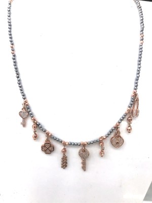 collana con ciodoli e pietre